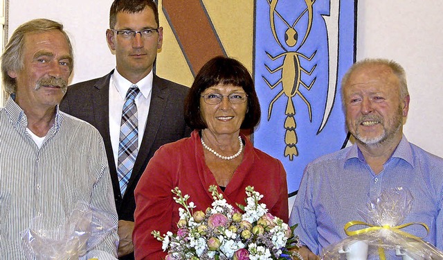 Vrstettens Brgermeister Lars Brgner...nd Willi Kerber 20 Jahre (von links).   | Foto: Pia Grttinger