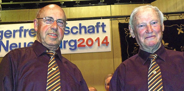 Erwin Wetzel (links) und Otto Pfister ...eue zum Verein und zum Gesang geehrt.   | Foto: Bianca Flier