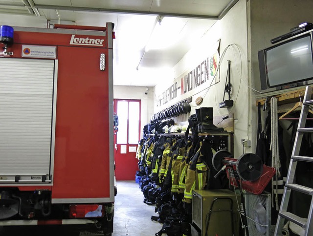 Nicht viel Platz zum Anziehen: das alte Feuerwehrgertehaus in Mundingen  | Foto: Georg Vo