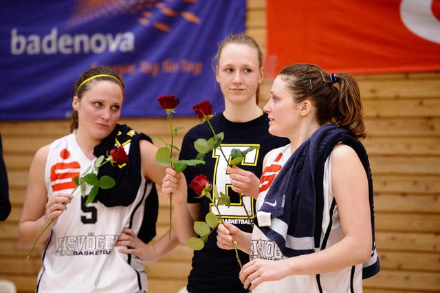 Charlotte Hre (links) und ihre Zwilli...weiter Basketball fr die Eisvgel.     | Foto: Seeger