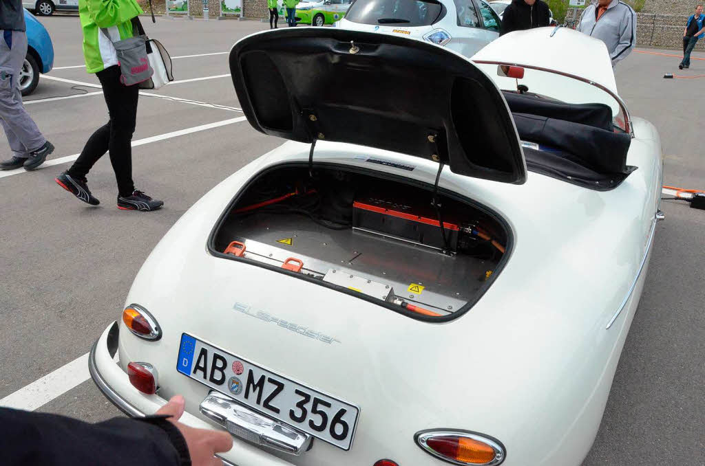 Alle Teilnehmer an der Wave 2014 fahren mit Elektroautos.