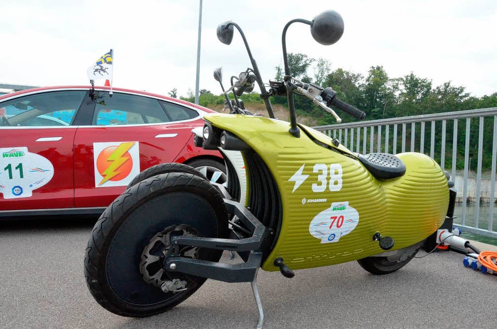 Alle Teilnehmer an der Wave 2014 fahren mit Elektroautos.