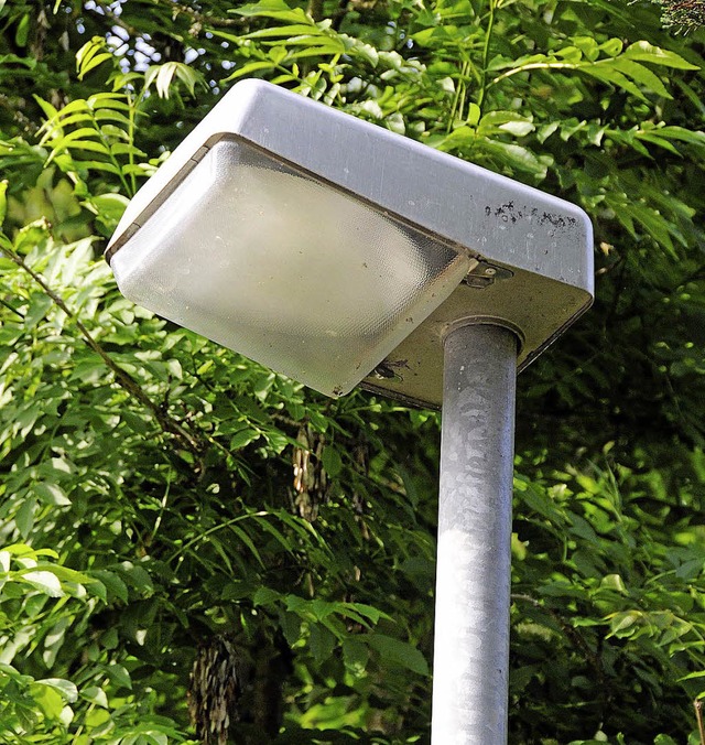 Auch die alten Kofferleuchten auf den ...sparende LED-Leuchten ersetzt werden.   | Foto: Dietmar Noeske