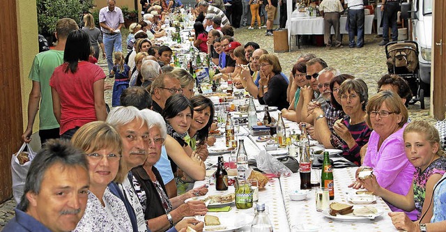 Die Besucher waren vom ersten Zunftves...dem Burkheimer Spitalplatz begeistert.  | Foto: Herbert Trogus