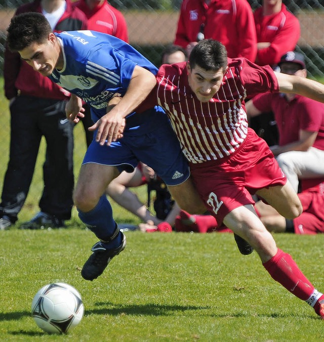 Intensive Zweikmpfe erwarten Jochen G...und  den FSV Seelbach in  Windschlg.   | Foto: Archiv: Bettina Schaller