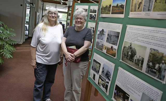 Die Ausstellungsmacherinnen: Erna Roth (links) und Barbara Lacombe   | Foto: christoph breithaupt