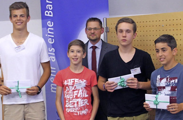 Kreative Landessieger: der Heitersheim...Fiedler und  Mikail Aydin (von links)   | Foto: zvg
