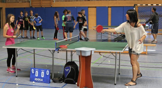 Zum Programm gehrte unter anderem eine Einheit in der Sportart Tischtennis.  | Foto: Katharina Bartsch