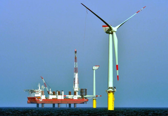 Windkraftanlagen etwa 45 Kilometer vor Borkum  | Foto: Verwendung weltweit, usage worldwide