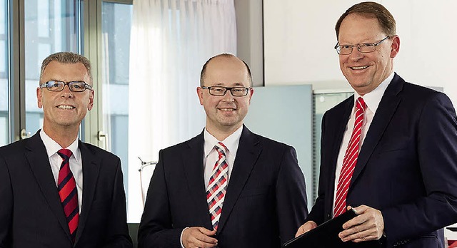 Das Vorstandsteam der Sparkasse Offenb...nger und Helmut Becker (Vorsitzender).  | Foto: Sparkasse