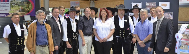 <Text>Mehrere Grnde zum Feiern hatten...tt und die Gste in Gndlingen.</Text>  | Foto: frank kreutner