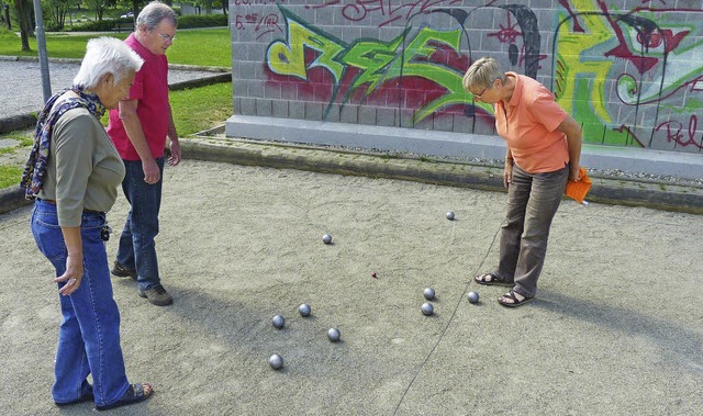 Immer Dienstags lsst eine Rentnergrup... Anlage in Buchheim die Kugeln rollen.  | Foto: claudia Bachmann-Goronzy