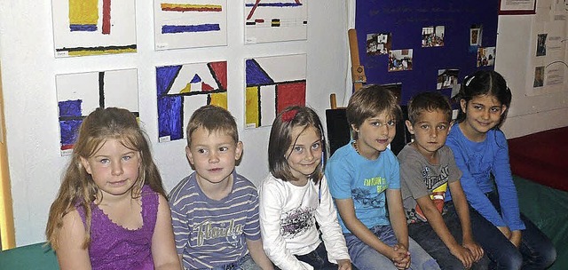 Von links nach rechts: Jasmin, Luca, G...in der Stilrichtung von Piet Mondrian.  | Foto: Sylvia Bleckmann