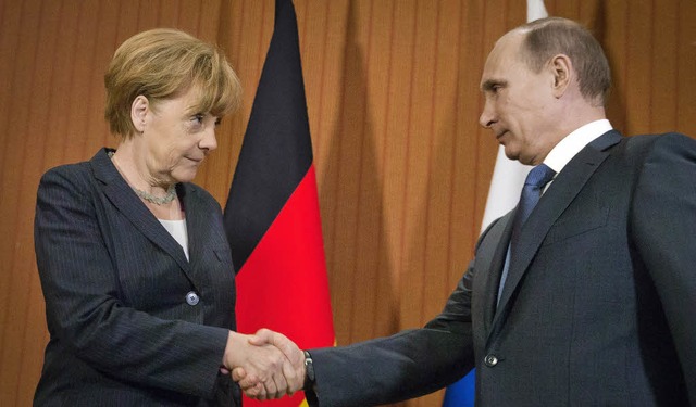 Khle Begegnung: Kanzlerin Angela Merkel und Russlands Prsident Wladimir Putin   | Foto: dpa