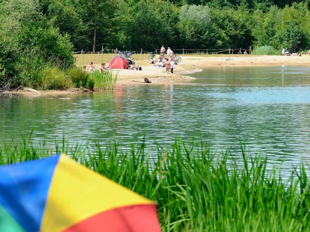 Der Sommer kann kommen: Der neue Sands...) vor der noch abgezunten Liegewiese   | Foto: Rita Eggstein