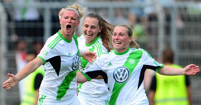 Die Damen vom VfL Wolfsburg sicherten sich zum zweiten Mal den Meistertitel.  | Foto: dpa