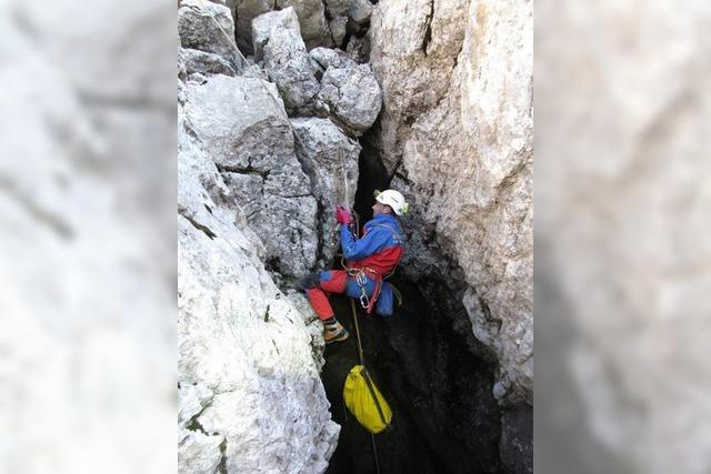Gefangen in 1000 Metern Tiefe – Retter bangen, hoffen und warten