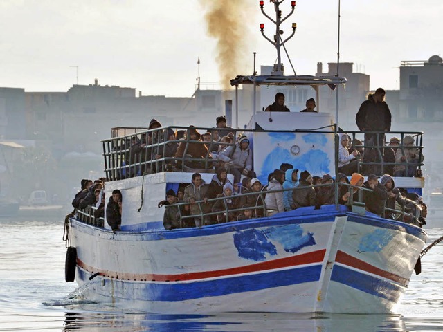 Flchtlinge auf einem Boot  | Foto: dpa