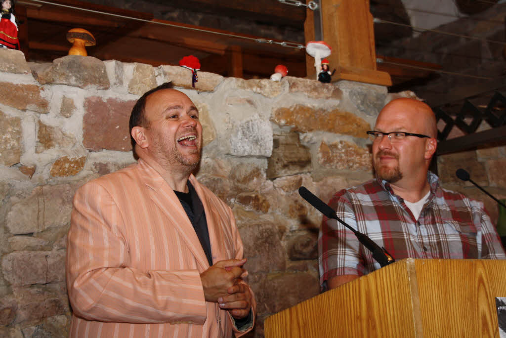 Stefan Ummenhfer und Alexander Rieckhoff in ihrer Leseshow zum Buch „Schwarzwaldstrand“.