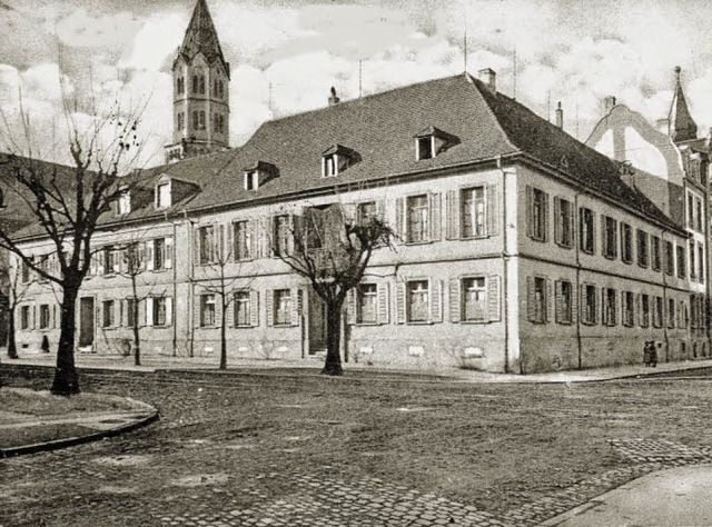 Das alte Foto zeigt die Villa Kuenzer ...den beim Bombenangriff 1944 zerstrt.   | Foto: Archiv Sigmund