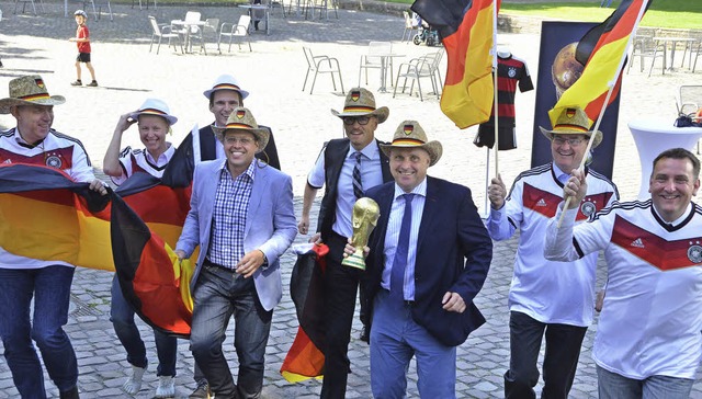 Proben schon einmal Fanbegeisterung f...anstalter Christoph Rmmler (rechts).   | Foto: Sylvia-Karina Jahn