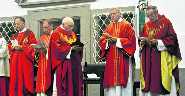Am Samstag feierte Pfarrer Meinhard He...Kirche sein Goldenes Priesterjubilum.  | Foto: Krickl