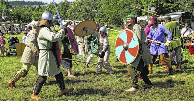 Wie es im Mittelalter beim Schlachtkam...gar Blessuren bei einigen verursacht.   | Foto: Molitor