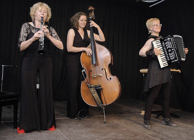 Klezmers Techter bei ihrem Auftritt im Kesselhaus   | Foto: Ounas-Krusel