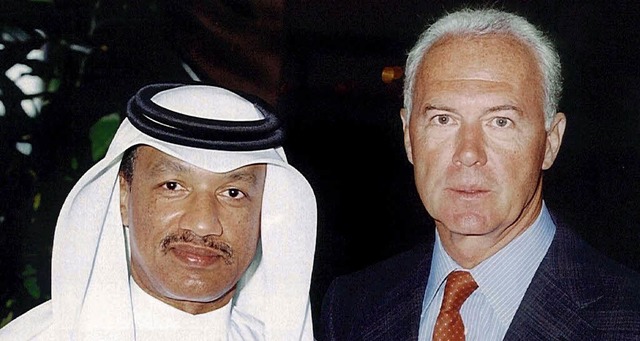 Mohammed bin Hammam (links),   Franz Beckenbauer im Jahr 2000   | Foto: DPA