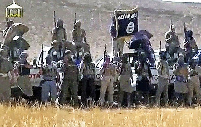 Ein Video auf dem Kanal Youtube zeigt Kmpfer der Terrororganisation Isis.   | Foto: AFP