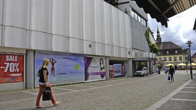 Nur noch eine Bauruine: Das ehemalige Kaufhaus Krauss wird wohl abgebrochen.  | Foto: Gerhard Walser