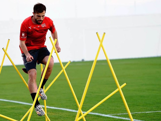 Admir Mehmedi trainiert in Porto Segur...burg luft fr die Schweizer Nati auf.  | Foto: AFP