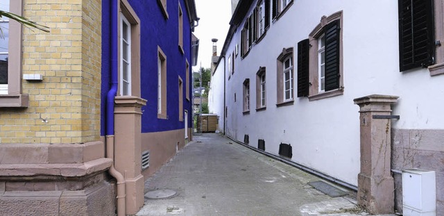 berfahrtsrecht: Die Zufahrt zur Tiefg...onne (links) ber stdtisches Gelnde.  | Foto: Siegfried Gollrad