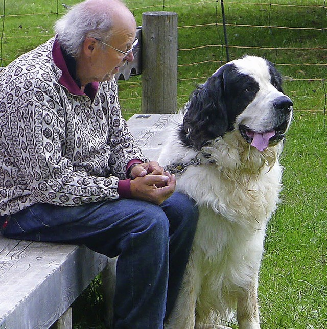 Herr und Hund beim Todtnauer &#8222;Landseer&#8220;-Treffen.   | Foto: Privat