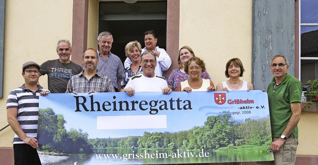 Der Verein Griheim aktiv arbeitet mit...das neue Banner fr die Ortseingnge.   | Foto: Dorothee Philipp