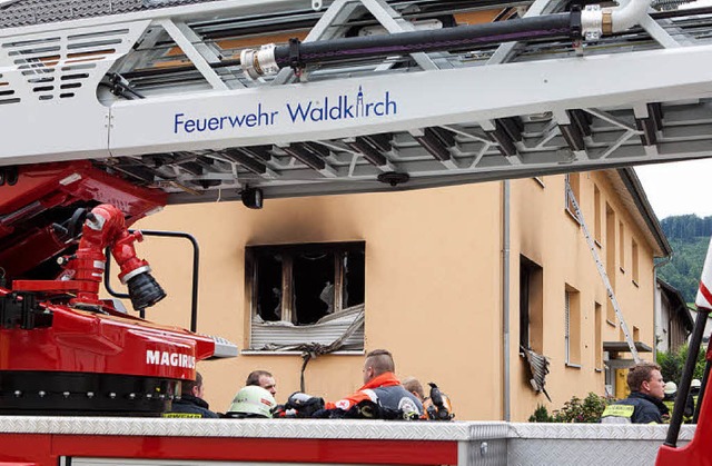 Am Samstagnachmittag brannte dieses Wohnhaus in Kollnau, nahe der Festhalle.  | Foto: Gabriele Zahn