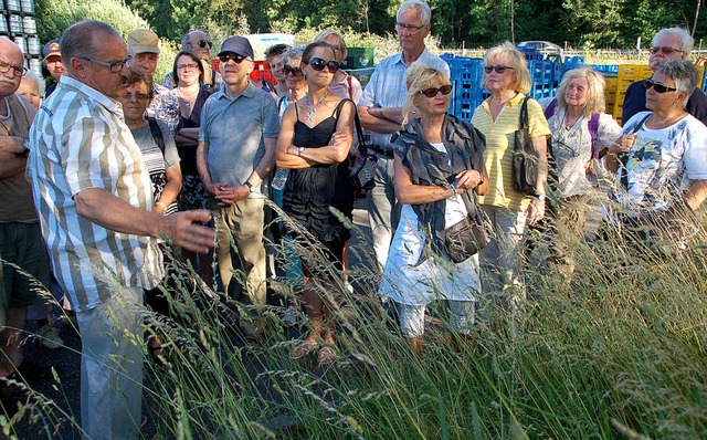 Grtnereimeister Eugen Linder erklrt,... geht &#8211; fr mehr Artenvielfalt.   | Foto: Petra Wunderle