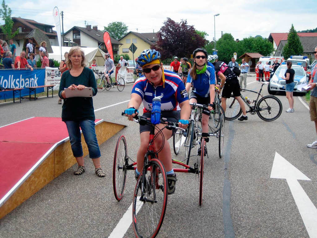 Tricyclerinnen unmittelbar vor dem Start des Einzelzeitfahrens am Samstag in Prechtal.