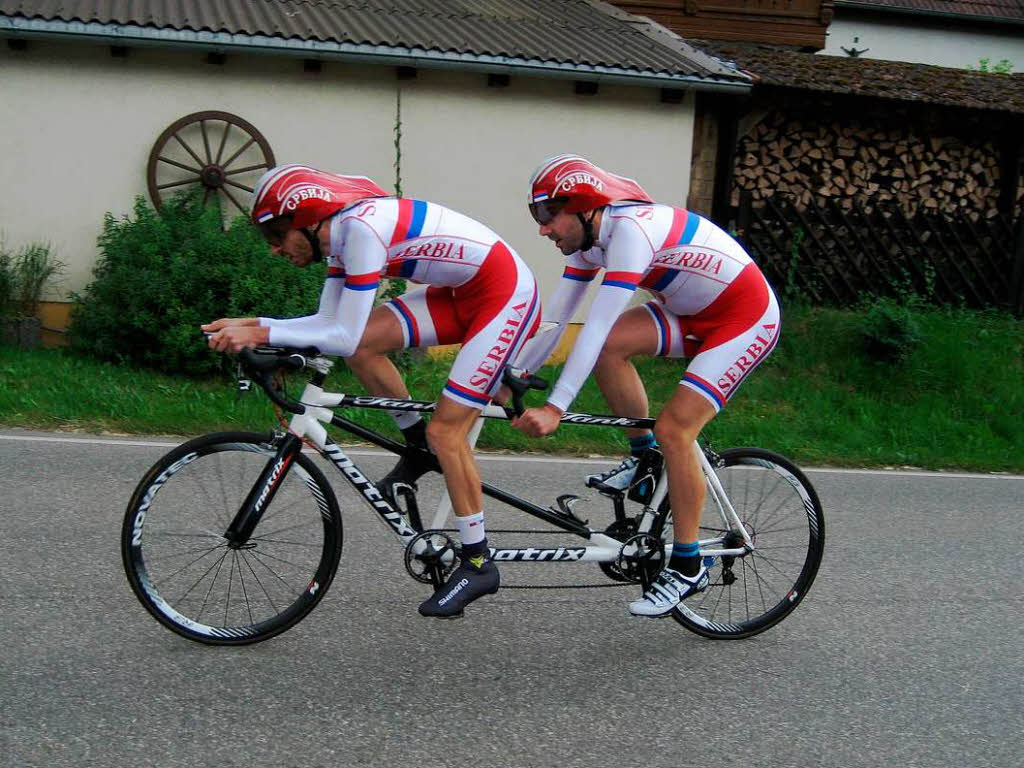 Die Serben Milan Petrovic und Goran Smelcerovic beim Tandem-Einzelzeitfahren am Samstag in Prechtal.