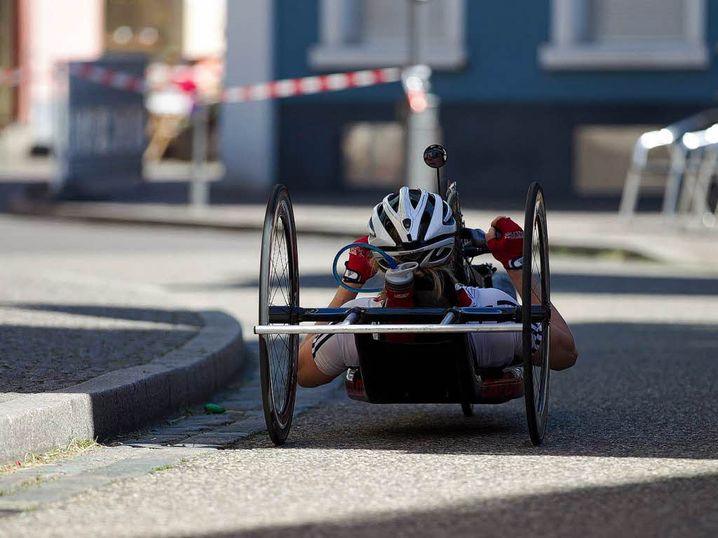 Impression vom Runden-Straenrennen mit dem Handbike am Sonntag