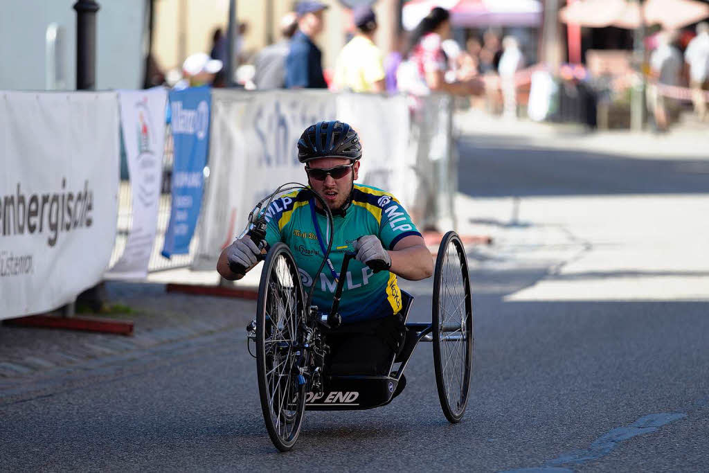 Impression vom Runden-Straenrennen mit dem Handbike am Sonntag