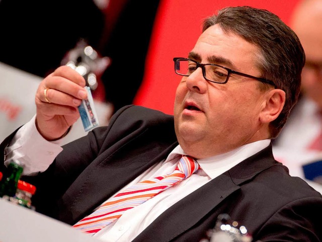 Sigmar Gabriel wird bald der am lngst...rende SPD-Chef seit Willy Brandt sein.  | Foto: dpa