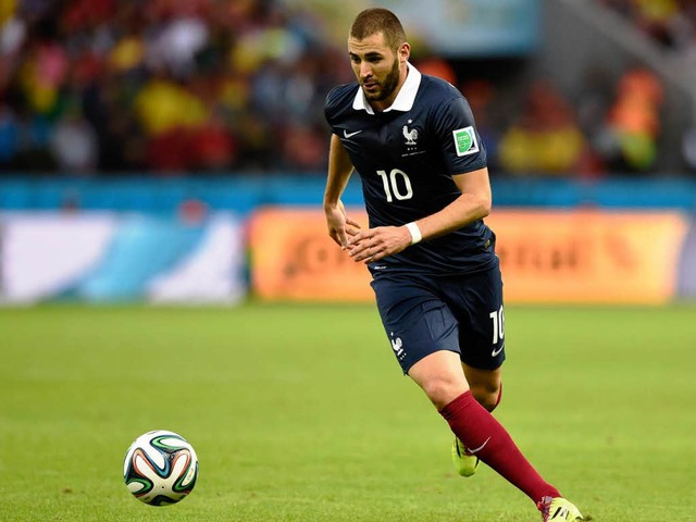 Karim Benzema versenkte drei Treffer i...Torwart Noel Valladares zugeschrieben.  | Foto: AFP