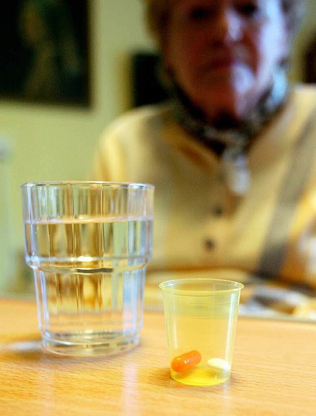 Medikamente zhlen fr viele ltere Me... schtzen und gefhrden die Gesundheit  | Foto: dpa Deutsche Presse-Agentur