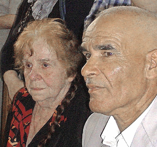 Bettina Heinen-Ayech mit ihrem Sohn Haroun Ayech.  | Foto: ZVG