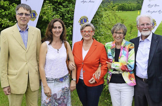 Willkommene Spenden (von links): Alfre...hl, Prsident des Golfclubs Zell a. H   | Foto: Privat