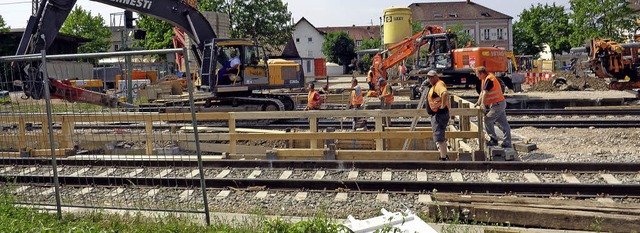 Die Bahnbaustelle mitten in Efringen-K...ist fr Anwohner eine Belastungsprobe.  | Foto: privat