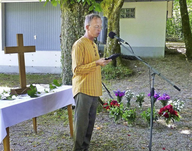 Blumen in den Farben des Kirchenjahrs ...gstmontag auf dem Msler in Hsingen.   | Foto: Vera Winter