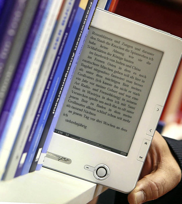 E-Books online ausleihen: Viele Mediat...on dem Angebot mittlerweile Gebrauch.   | Foto: dpa
