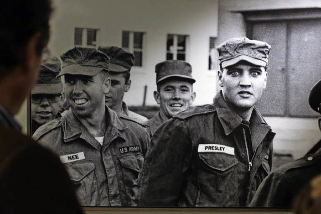 Ein Moment im Leben des jungen Soldate...ert Lebeck 1958 in Friedberg einfing.   | Foto: dpa